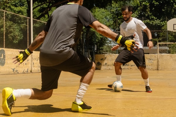 Como escolher o presente ideal para quem gosta de futebol?